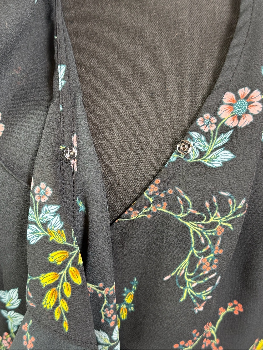 Who What Wear Black Floral Ruffle Wrap Blouse XS | Bell Sleeve Romantic Boho Top - Picture 11 of 13